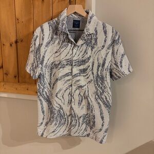 Stylish Men's Abstract Patterned Shirt